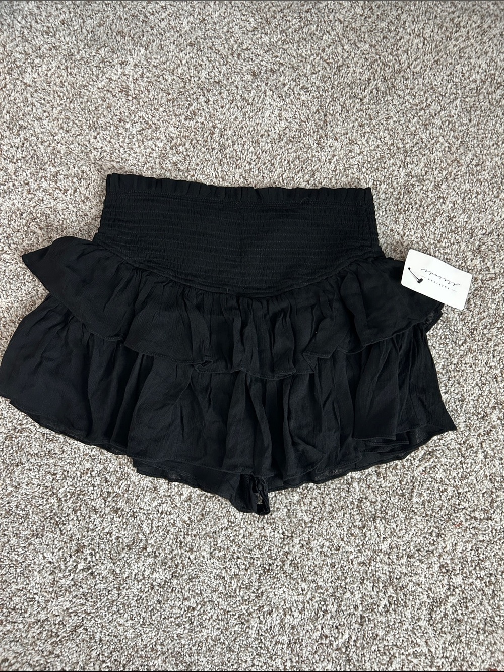 Black American Threads Ruffled Skort